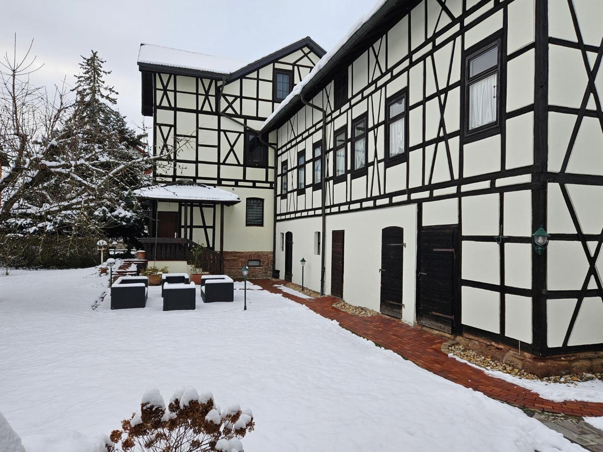 Apartments Am Saalebogen Mit Gartenterrasse, Grillkamin, Freie Parkplaetze Rudolstadt Exterior photo
