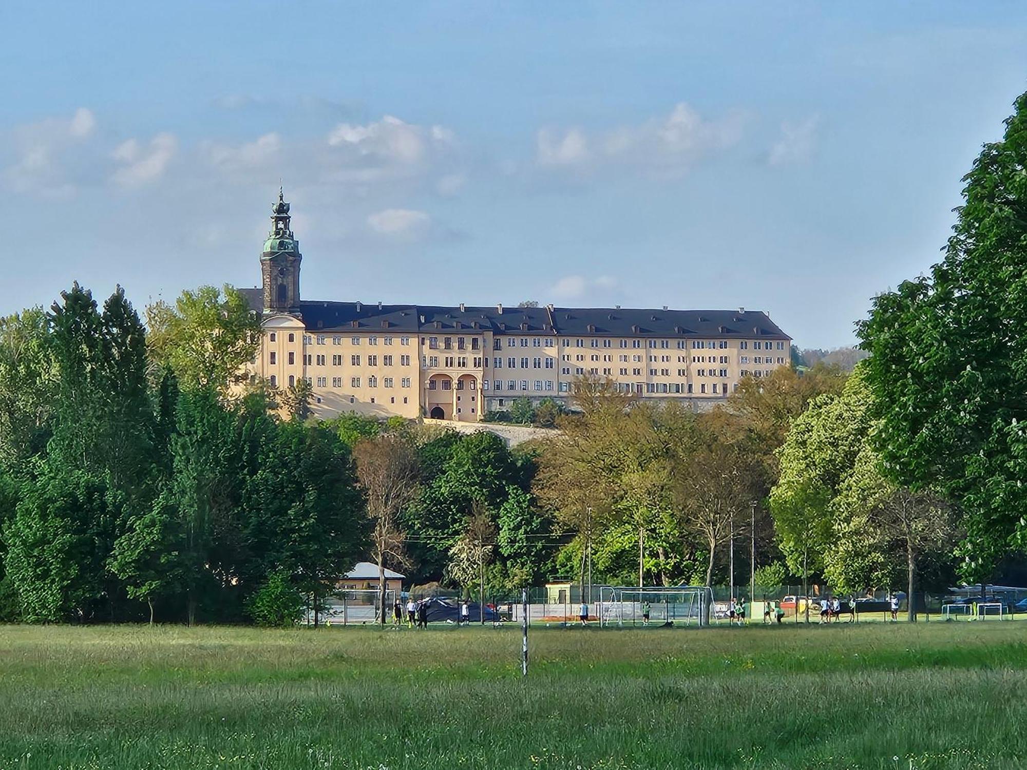 Apartments Am Saalebogen Mit Gartenterrasse, Grillkamin, Freie Parkplaetze Rudolstadt Exterior photo